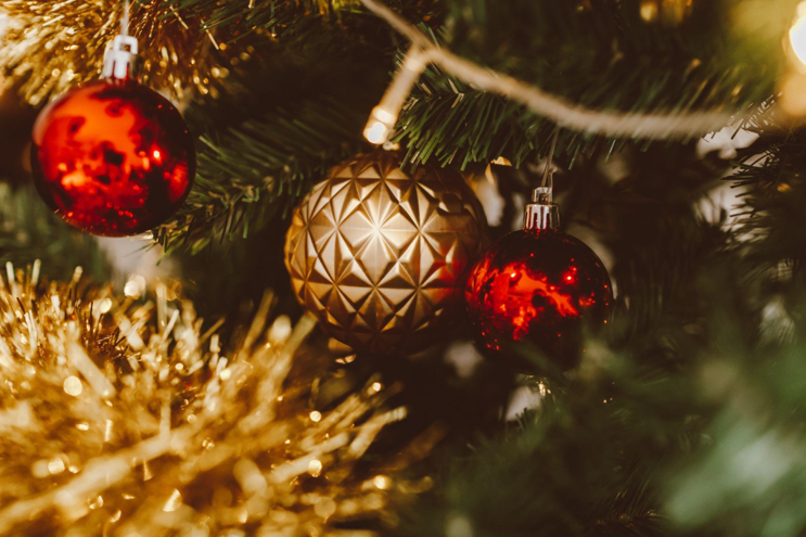 The Surprising Science Behind Artificial Christmas Trees: A Guide for Eco-Conscious Consumers